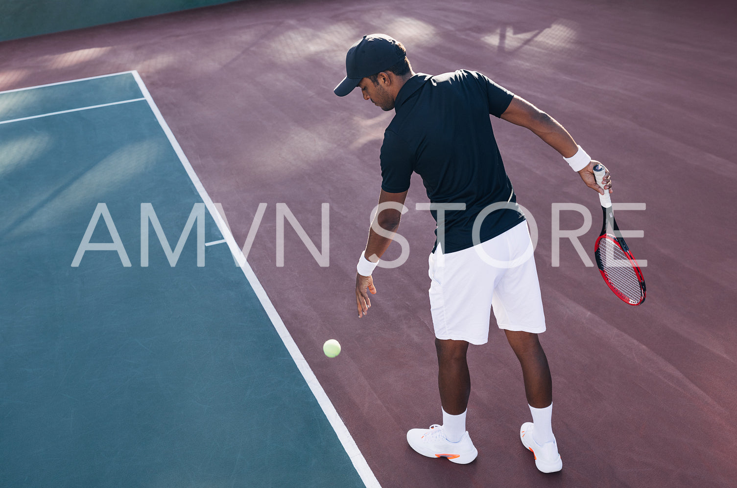 Professional tennis player on a hard court before serve