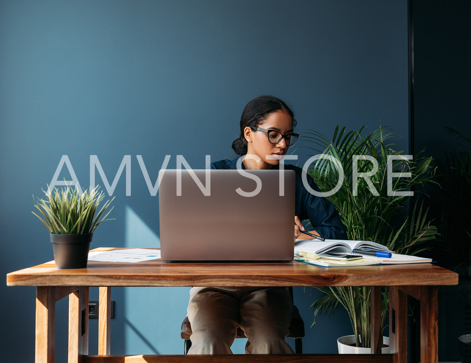 Young woman entrepreneur working at the table at home